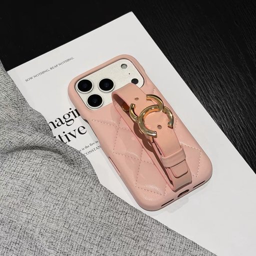 كفر ايفون شانيل مع مسكة بحلقات ذهبية Chanel Quilted Gold CC Ring iPhone Case