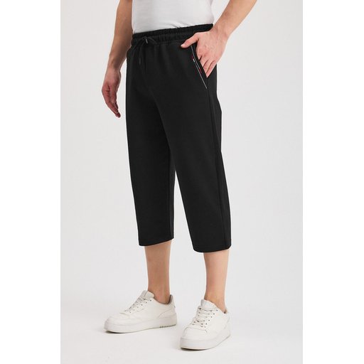 شورت برمودا رجالي أسود بجيوب جانبية، طول الركبة، خصر مطاطي قابل للتعديل Men's Black Bermuda Shorts with Side Pockets, Knee-Length, Adjustable Elastic Waist