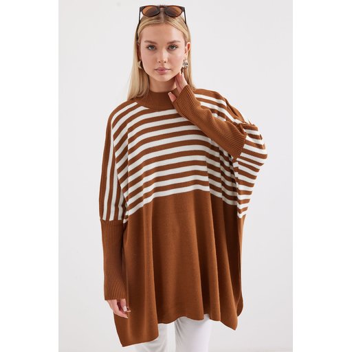 15783 بونشو تريكو واسع بفتحات جانبية - لون حليبي 15783 Oversize Slit Poncho Knit Sweater - Milky Coffee