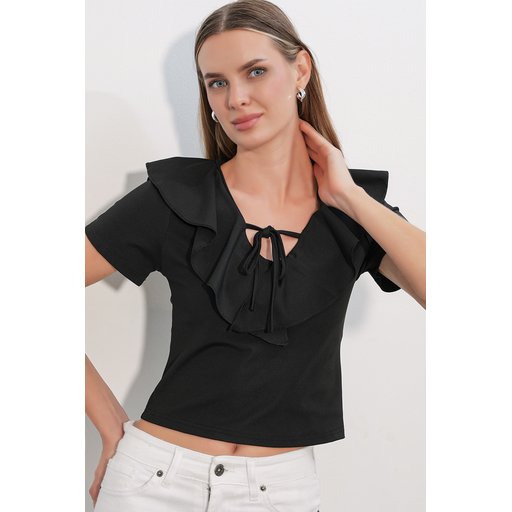 بلوزة نسائية قصيرة بأكمام قصيرة 40001 - أسود Women's Short Sleeve Crop Blouse 40001 - Black