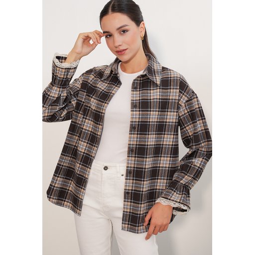 قميص نسائي بتفاصيل تول Oduncu 20410 - بني غامق Women's Tulle Detailed Oduncu Shirt 20410 - Dark Brown