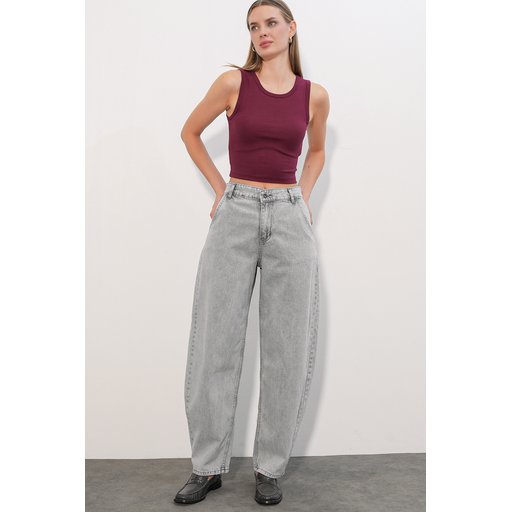 بنطلون جينز نسائي 6689 بخصر عالٍ وقصة باجي - رمادي 6689 Women's High-Waist Baggy Jeans - Grey