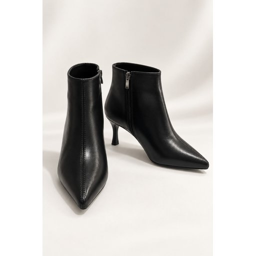 بوت نسائي Muggo CROCET أسود بسحاب، نقشة جلد التمساح، مقدمة مدببة وكعب رفيع Muggo CROCET Women's Black Croc-Effect Pointed-Toe Stiletto Ankle Boots with Zipper
