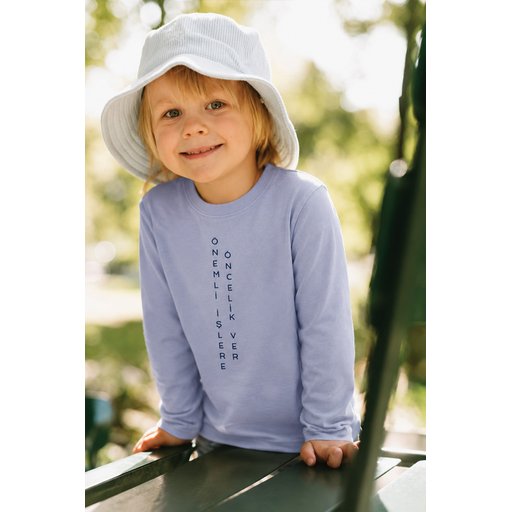 تي شيرت أطفال بأكمام طويلة وشعار - أزرق باستيل (2-10 سنوات) Kids' Long Sleeve Slogan T-Shirt - Pastel Blue (2-10 Years)