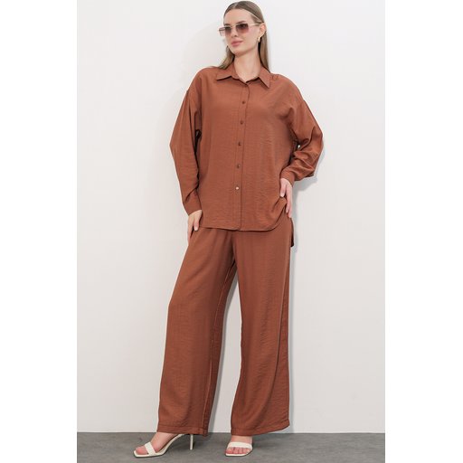 طقم نسائي قطعتين بنطلون وقميص بنسيج مميز 6710 - توبا Women's Textured Shirt and Pants Two-Piece Set 6710 - Taba