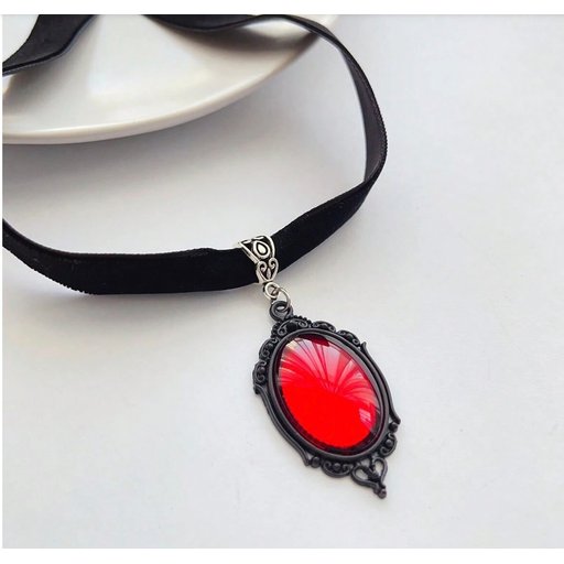 قلادة الحجرة الحمراء The red rock necklace