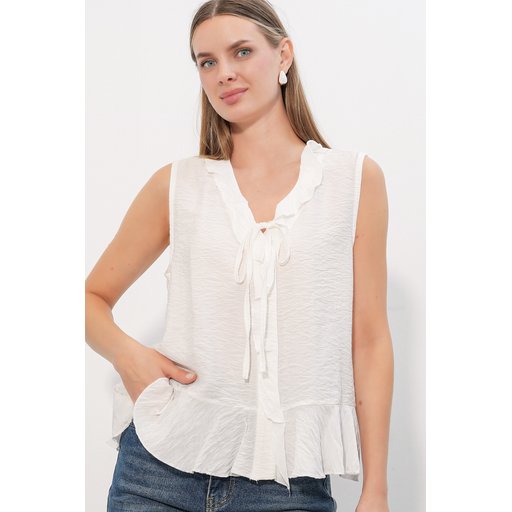 بلوزة نسائية بيضاء بياقة V وتفاصيل ربط وكشكشة - 40033 Women's V-Neck Tie-Detail Ruffled Blouse 40033 - White