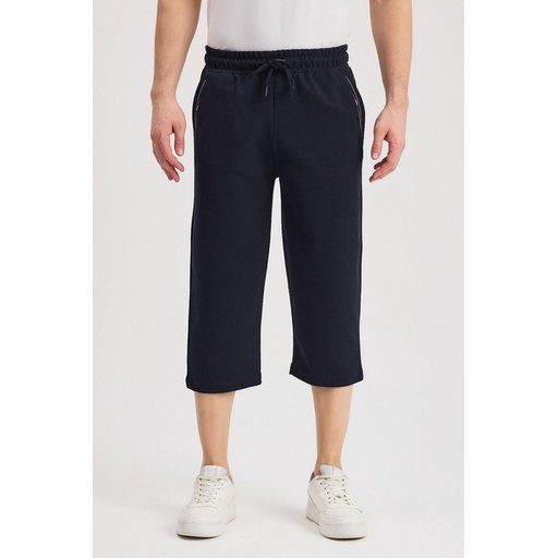 شورت برمودا رجالي كابري كحلي بجيوب جانبية، طول الركبة، خصر مطاطي قابل للتعديل Men's Navy Bermuda Capri Shorts with Side Pockets, Knee-Length, Adjustable Elastic Waist