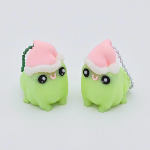 مدالية ضفدع سانتا Santa butt frog keychain