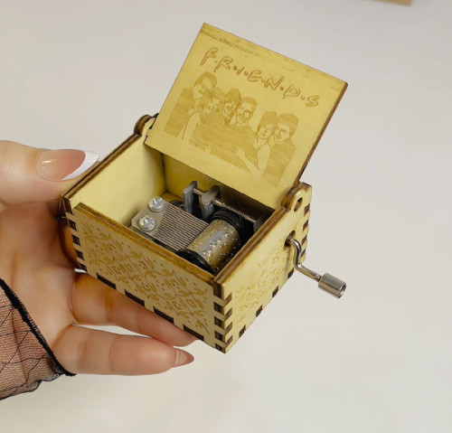 صندوق موسيقى خشبي - مسلسل فريندز Friends wooden music box