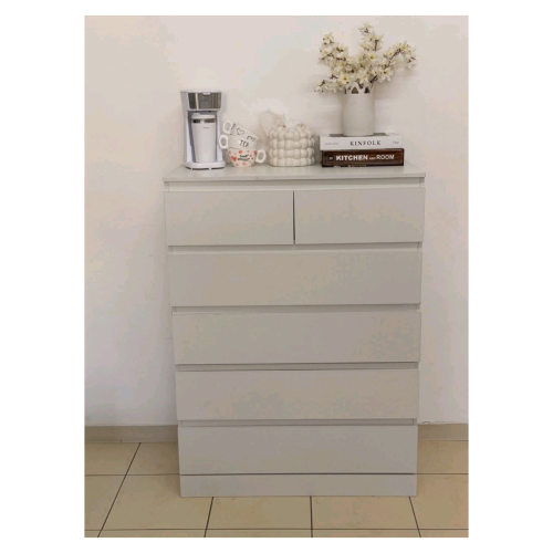 كومدي bedside table