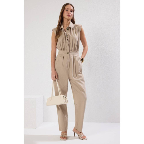 جمبسوت منسوج من قماش الجبردين بدون أكمام وياقة قميص Sleeveless Gabardine Woven Jumpsuit with Shirt Collar