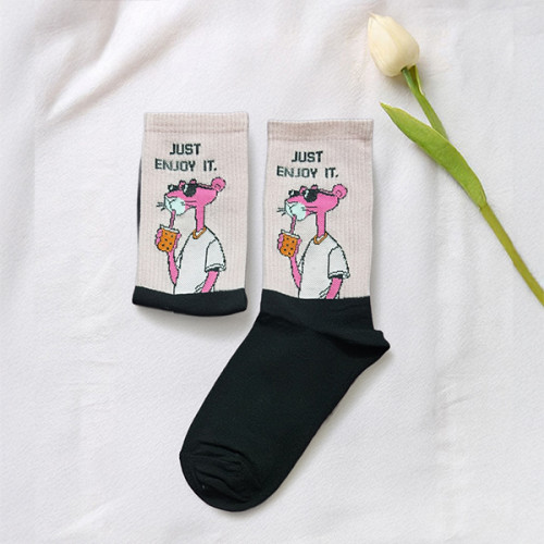 جوارب كرتونية ستايل “بينك بانثر” – وردي فاتح/أسود (طول كرو) Cartoon “Pink Panther-style” Socks – Rosy/Black (Crew)