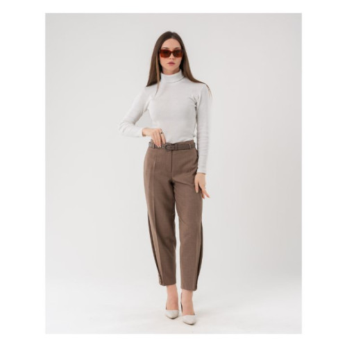 بنطلون نسائي بخصر عالٍ وتفاصيل أزرار جانبية Women's Tapered High-Waisted Trousers with Side Button Detail