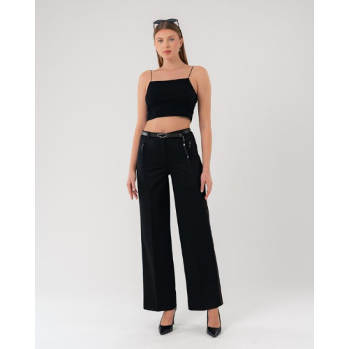 بنطلون أسود واسع بقصة مستقيمة مع شريط جانبي Wide-Leg Trousers with Contrasting Side Stripe