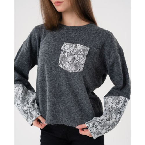 كنزة صوفية بتفاصيل دانتيل Knitted Sweater with Lace Details