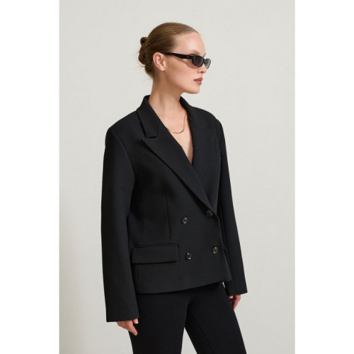 جاكيت أسود بتصميم إغلاق غير متماثل Black Asymmetrical Closure Pocket Detailed Jacket