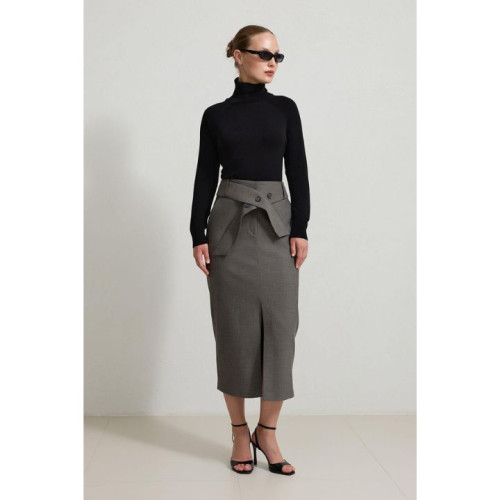 تنورة متوسطة الطول مع فتحة أمامية Belt Detailed Front Slit Midi Length Skirt
