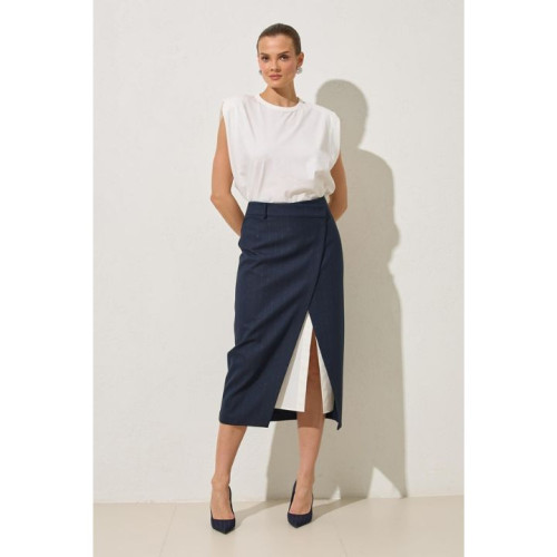 تنورة مخططة بلون أزرق كحلي Navy Blue Asymmetrical Closure Striped Full Die Skirt