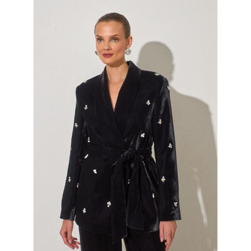 جاكيت أسود بتفاصيل حجر وياقة وتربط أمامية Black Stone and Collar Detailed Tie-Up Jacket