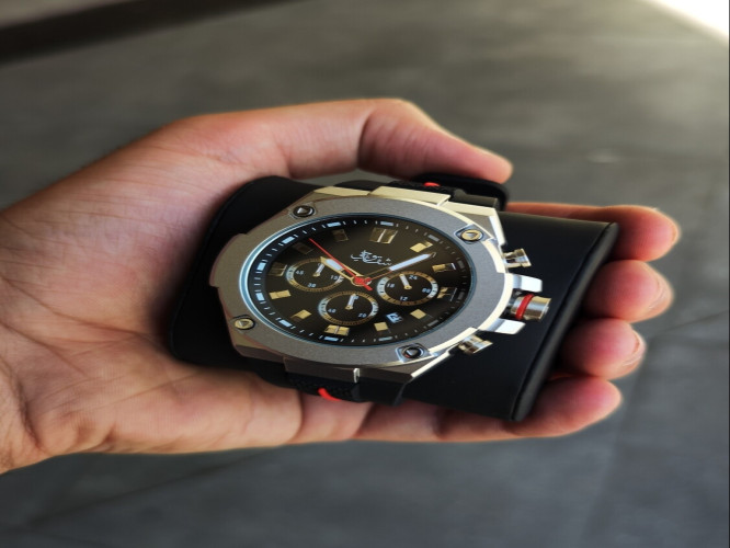 ساعة ريد لاين red line watch