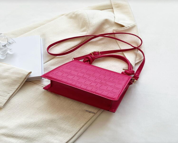 حقيبة باللون الوردي الغامق hand bag