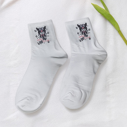 جوارب بيضاء بطبعة كورومي الأنيقة مع الفيونكة والنجوم White Elegant Kuromi Socks with Bow and Stars