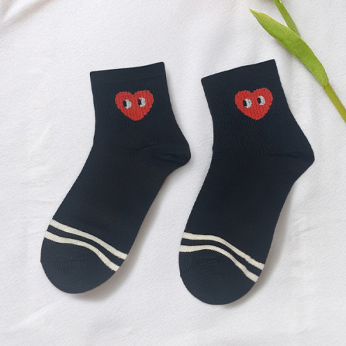 جوارب بيضاء بطبعة سينامورول  والقلوب White Cinnamoroll Character Socks with Heart Accents