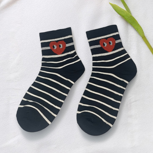 جوارب بيضاء بطبعة سومي كيروبي White Sumi Keroppi Character Socks - Winking Design