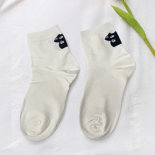 جوارب  بيضاء بتفاصيل القطة السوداء الكاجوال Casual White Socks with Small Black Cat Print