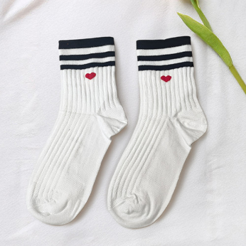 جوارب  مضلعة بيضاء بشريط اسود وقلب Ribbed White Socks with Dark Gray Stripe and Embroidered Heart