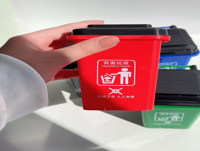 سلة نفايات مكتبية توضع على المكتب Desktop Office Trash Bin