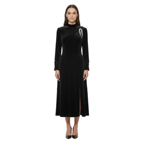 فستان مخمل أسود Black Velvet Dress