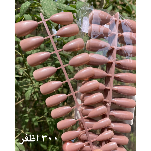 اظافر لاصقة adhesive nails