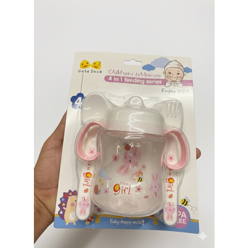 طقم أدوات مائدة للأطفال (Children's Tableware) مصمم للمساعدة في مراحل التغذية الأولى طقم أدوات مائدة للأطفال (Children's Tableware) مصمم للمساعدة في مراحل التغذية الأولى