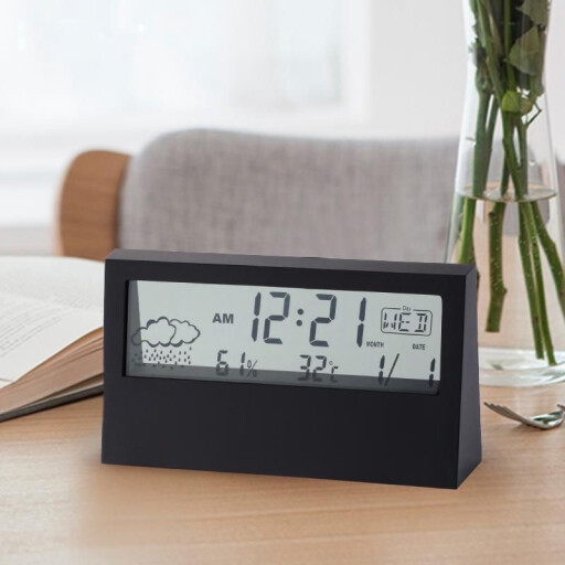 ساعة إلكترونية بلوحة شفافة Digital clock with a transparent display