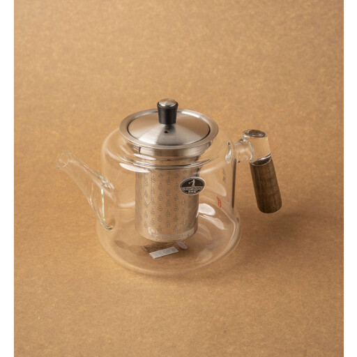 إبريق شاي زجاجي عالي الجوده بمصفاة ستانلس ومقبض خشبي – 900 مل High-quality glass teapot with stainless steel infuser and wooden handle – 900 ml