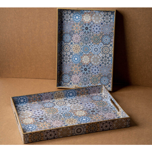 طقم صواني تقديم خشبية مزخرفة بنقشة تراثية – قطعتان Decorative Wooden Serving Tray Set with Traditional Pattern – 2 Pieces