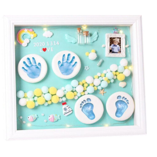 بصمة ايدي وارجل الطفل للذكرى Child's hand and footprints as a keepsake