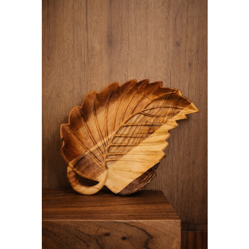 صحن خشبي على شكل ورقه walnut wood plate
