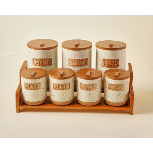 طقم علب بهارات سيراميك ٧ قطع مع أغطية خشب وحامل – قهوة، سكر، شاي 7-Piece Ceramic Spice Jar Set with Wooden Lids & Rack – Coffee, Sugar & Tea Storage