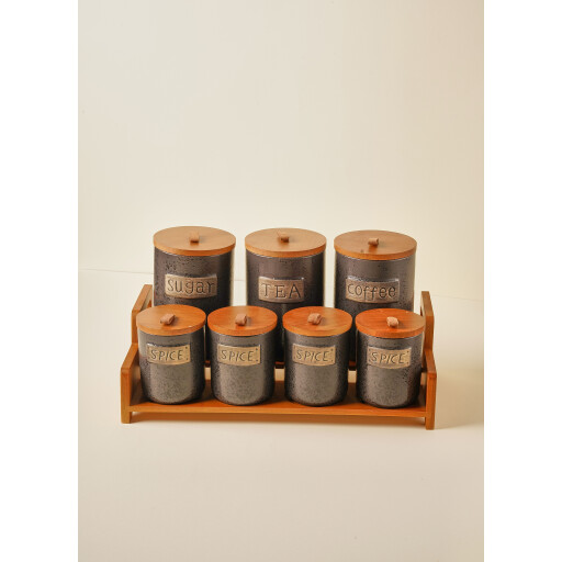 طقم علب بهارات سيراميك ٧ قطع مع أغطية خشب وحامل – قهوة، سكر، شاي 7-Piece Ceramic Spice Jar Set with Wooden Lids & Rack – Coffee, Sugar & Tea Storage