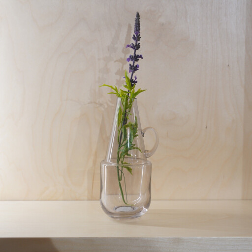 فازة شكل دورق Pitcher-shaped vase