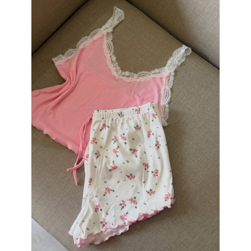 بيجامة روزي المريحة Rosie's comfortable pajamas