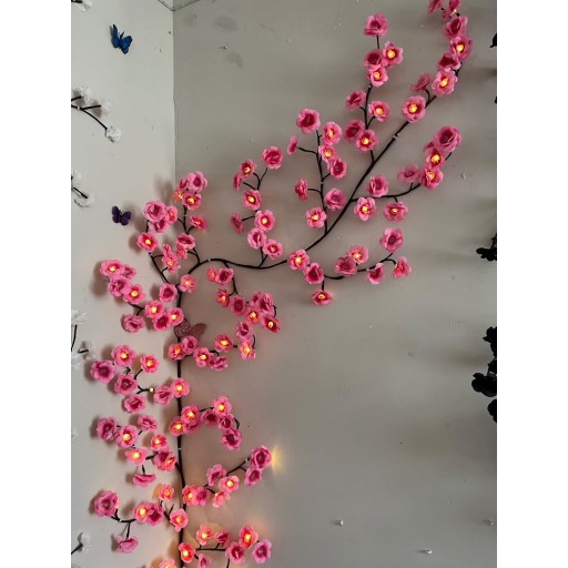 شجرة الورد المضيئة The bright rose tree