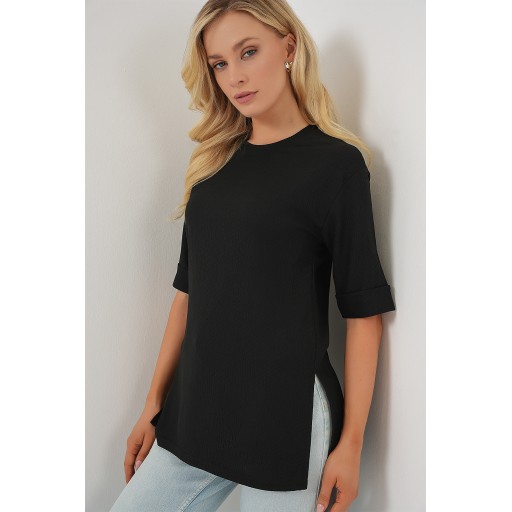 تيشيرت محبوك بفتحة جانبية - أسود Knitted T-Shirt with Side Slit - Black