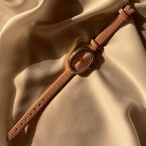 ساعة يد hand watch