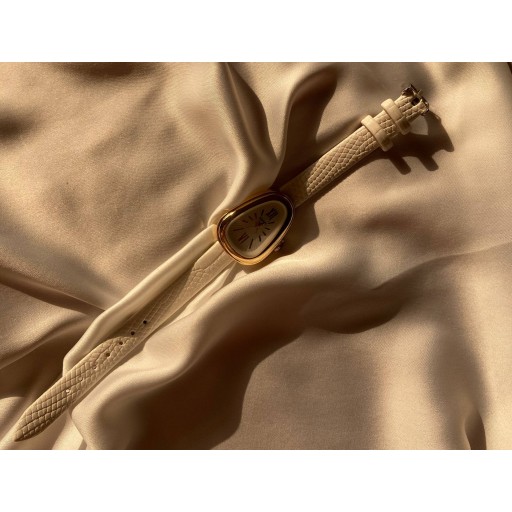 ساعة يد hand watch
