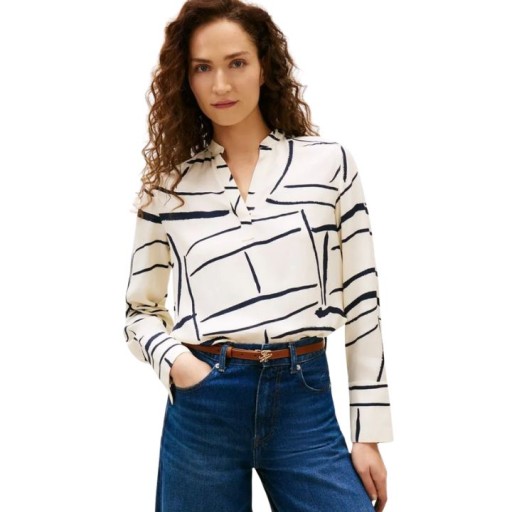 قميص نسائي بأكمام طويلة وياقة V وقماش الفيسكوز Viscose Twill V-Neck Long Sleeve Blouse with Button Placket