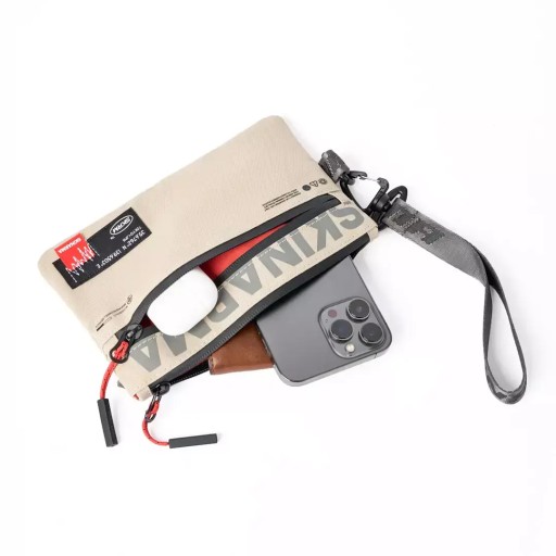 سكين أرمور Skinarma Clutch Fardel Bag